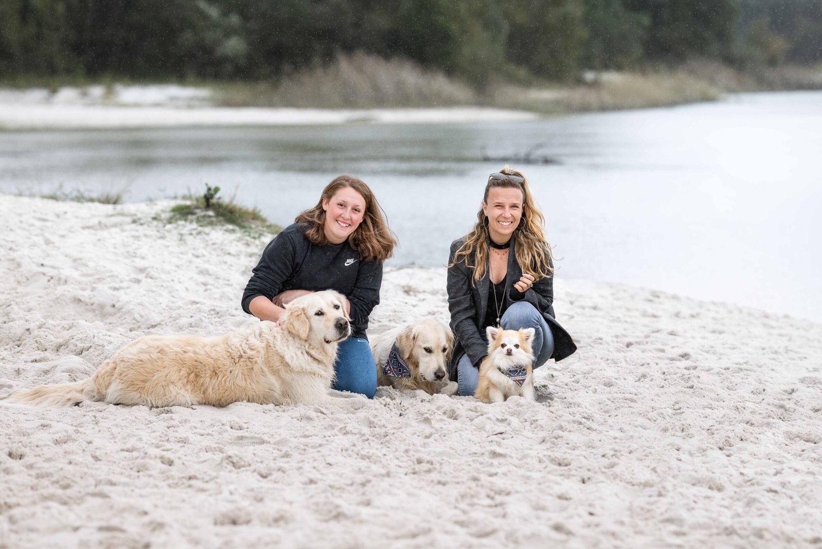Arganne, éducatrice canine chez Cani Paradis, avec un chien à Talence